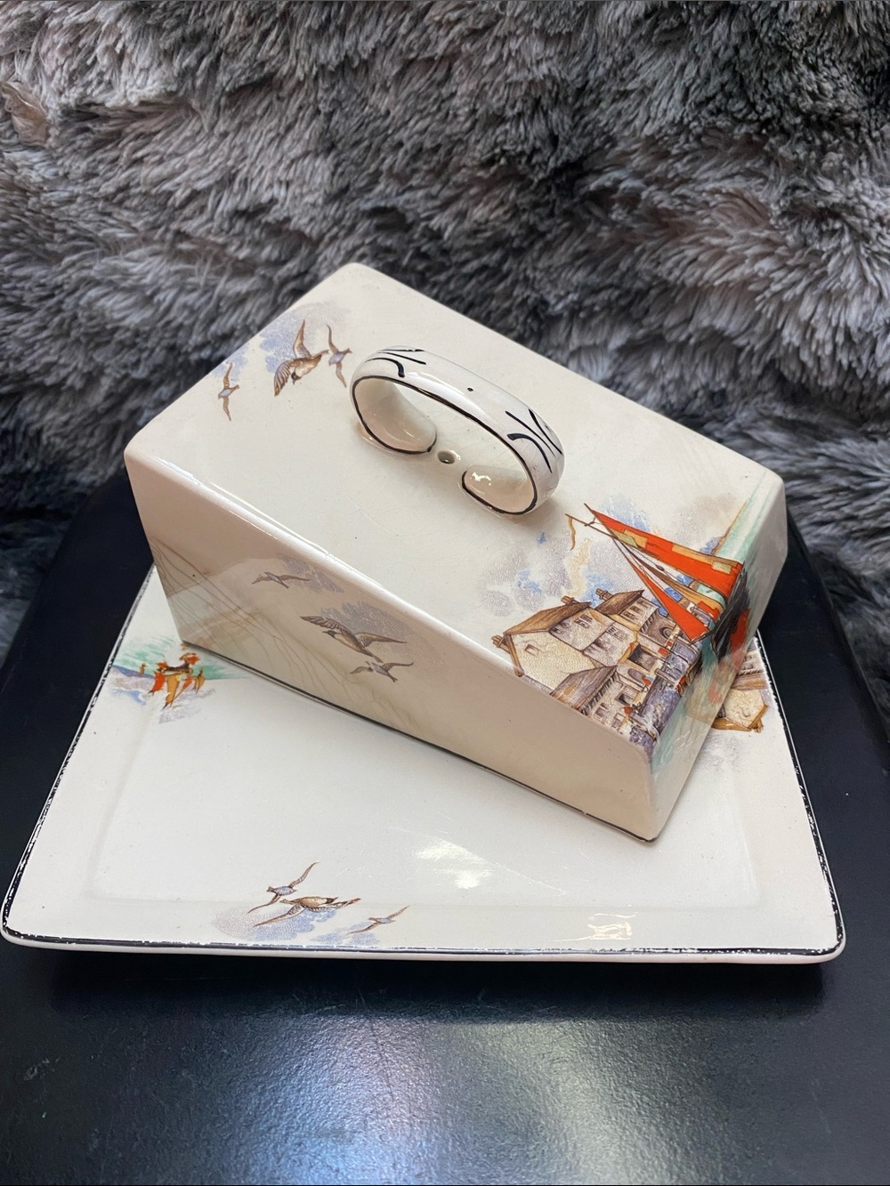 Vintage Ceramic Sloped  Cheese/Butter Dish. - Picture 13 of 16